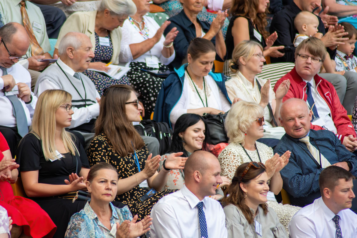 Białystok. Kongres Świadków Jehowy zgromadził tłumy na Stadionie Miejskim