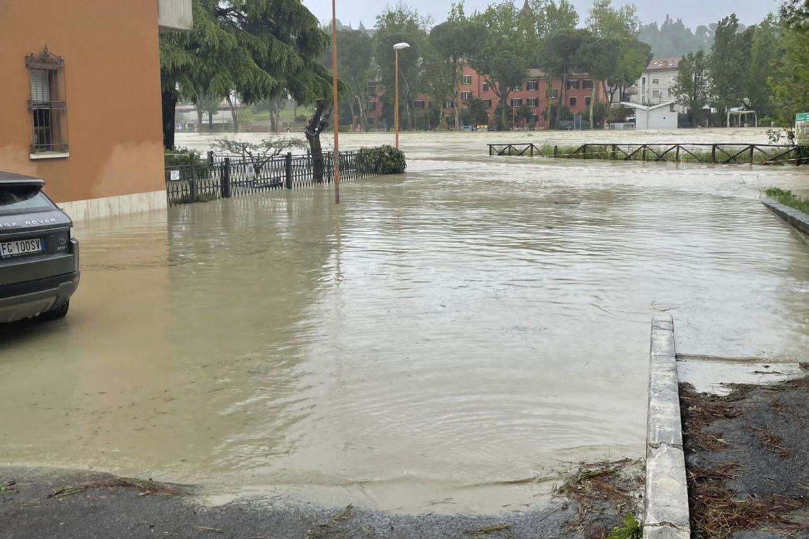 Ulewne deszcze zalewają miasteczka
