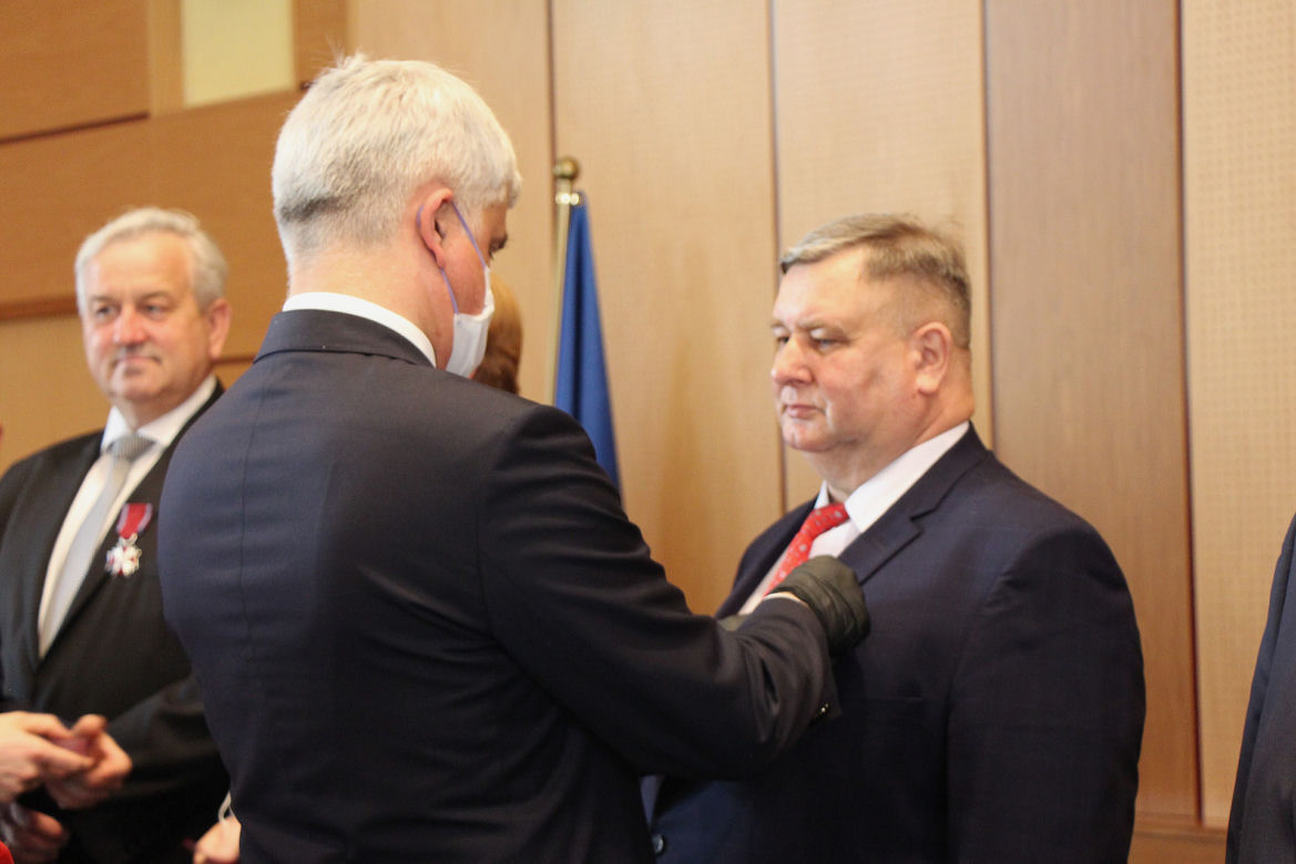 Podlaskie. Prezydent RP Andrzej Duda przyznał państwowe odznaczenia samorządowcom