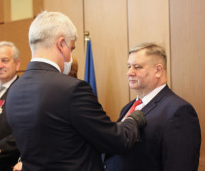 Podlaskie. Prezydent RP Andrzej Duda przyznał państwowe odznaczenia samorządowcom
