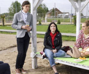 Barwy szczęścia odc. 2142. Oliwka (Wiktoria Gąsiewska), Madzia (Natalia Sierzputowska), Kacper (Jakub Szlachetka), Kajtek (Jakub Dmochowski)
