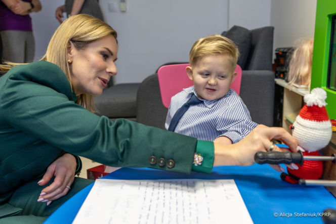 Marta Nawrocka w zieleni