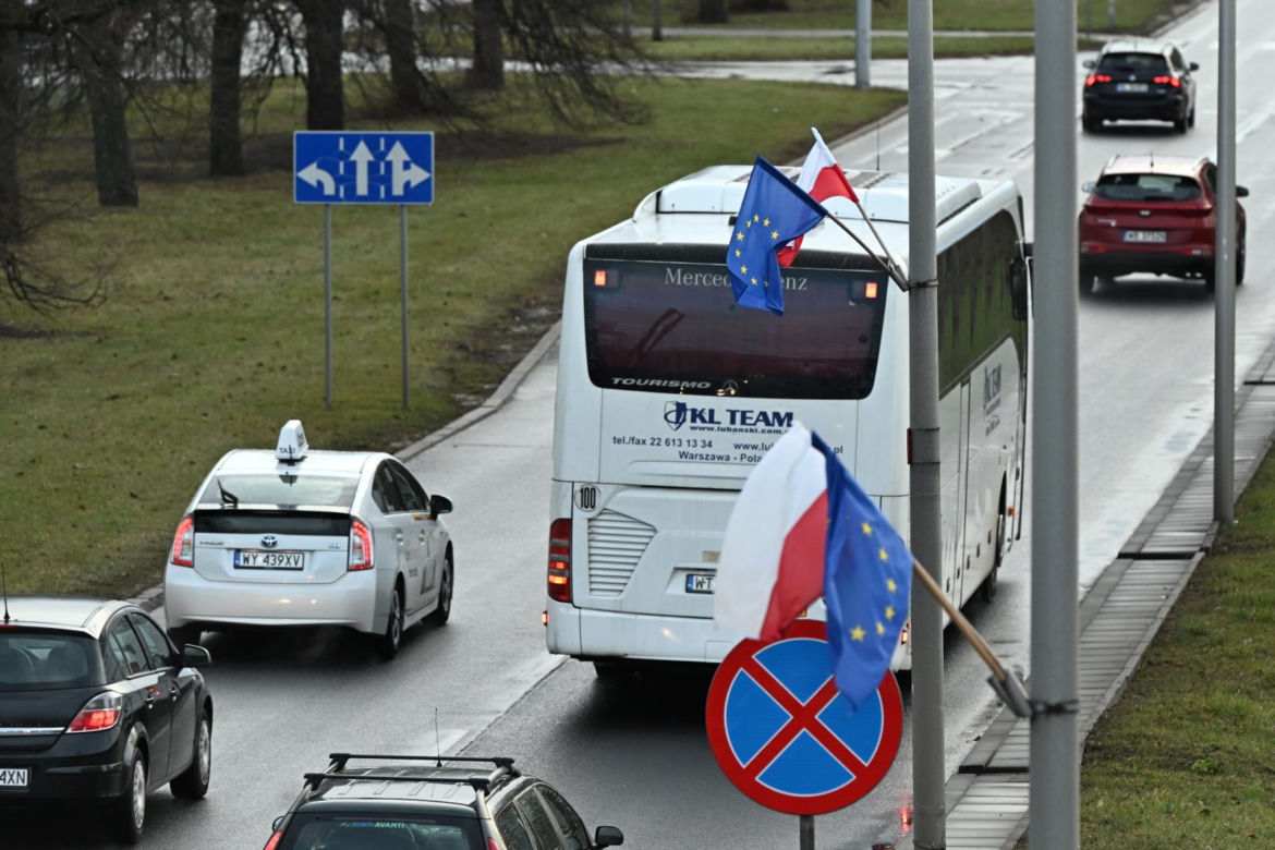 Flagi Polski i Unii Europejskiej w Warszawie