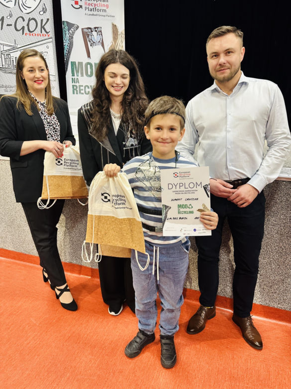 Szykowne śmieci – projekt „Moda na recykling” w gminie Mordy