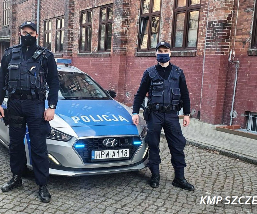 Policjanci eskortowali samochód z ciężarną do szpitala na Pomorzanach