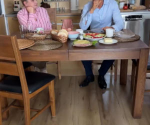 Na dobre i na złe nowy sezon na planie. Andrzej Falkowicz (Michał Żebrowski), pani Jadzia (Aldona Jankowska)
