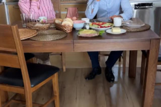 Na dobre i na złe nowy sezon na planie. Andrzej Falkowicz (Michał Żebrowski), pani Jadzia (Aldona Jankowska)
