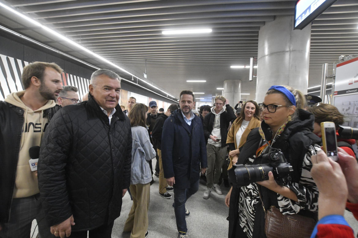 Metro pojechało na Targówek. Tak wyglądało otwarcie nowych stacji