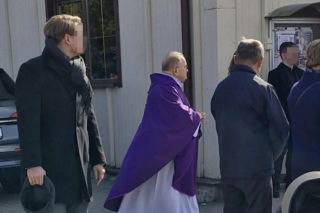 Ojciec Rydzyk na pogrzebie słynnego tenora. Janusz Ratajczak był związany z Radiem Maryja