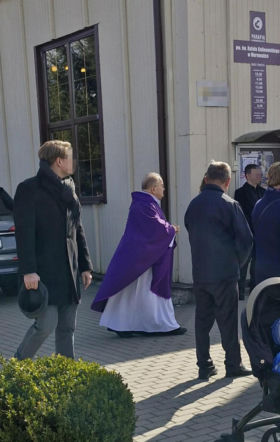 Ojciec Rydzyk na pogrzebie słynnego tenora. Janusz Ratajczak był związany z Radiem Maryja