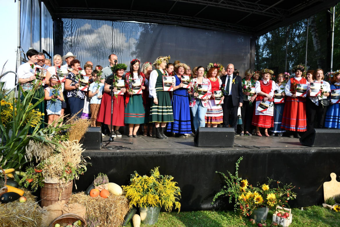 Tłumy na dożynkach w Olsztynku. Zobacz, jak bawili się mieszkańcy Warmii i Mazur [ZDJĘCIA]