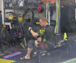 Bartosz Żukowski na siłowni