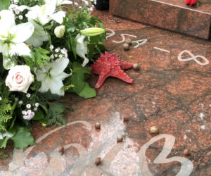Przenieśli grób Kory