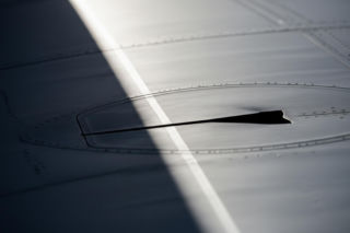 Pasażer otworzył drzwi samolotu. Czy Hiszpan uniknie konsekwencji?