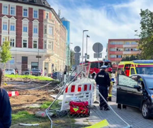 Groźny wypadek w centrum Opola. Auto wjechało w pieszych na chodniku