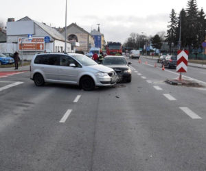 Zderzenie dwóch pojazdów na skrzyżowaniu Krakowskiej i Kochanowskiego w Tarnowie