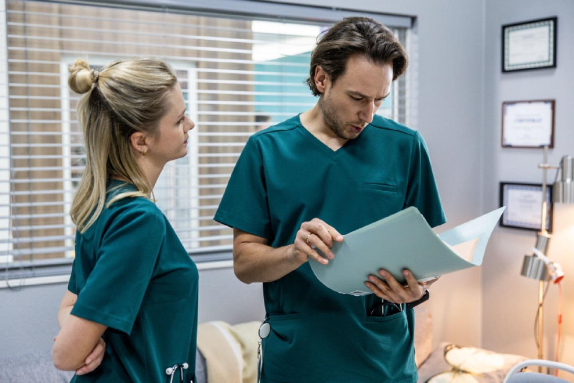 Szpital św. Anny, odcinek 6. Kaja (Ada Szczepaniak), Łukasz Wroński (Jakub Świderski)