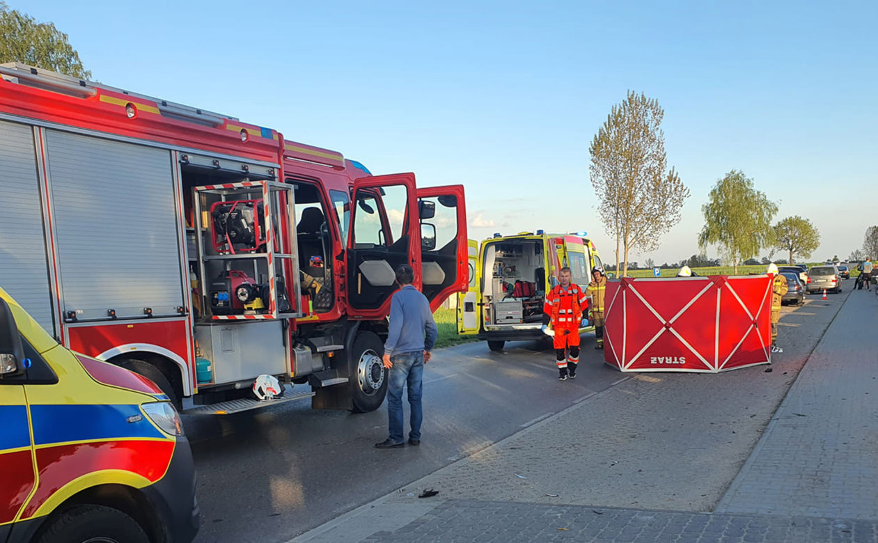 Tragedia pod Radomiem! Audi wjechało na chodniku w dwie kobiety. Jedna nie żyje [ZDJĘCIA]