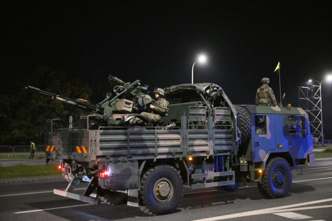 Nocna próba defilady wojskowej w Warszawie