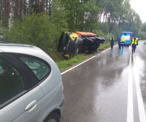 Ciężarówka w rowie, niebezpieczna kolizja między Mircem a Wąchockiem