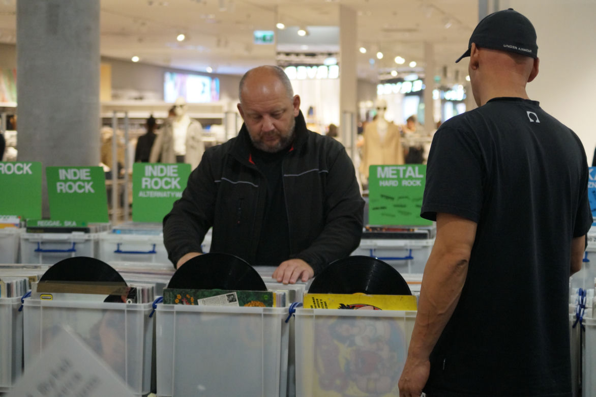 Targi Płyt Winylowych w Bydgoszczy. Czarne krążki przyciągnęły tłumy [ZDJĘCIA]