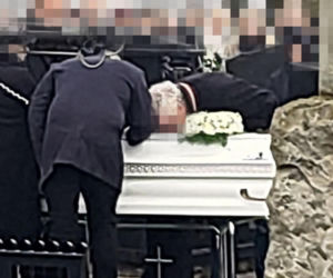 Białe misie strzegą grobu Nikodema Mareckiego. 11-letni aktor zginął w strasznym wypadku