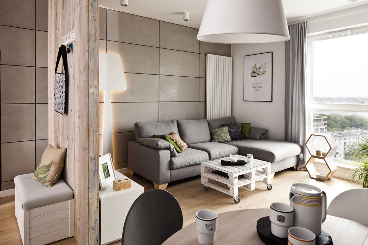 Nowoczesna szara sofa z miękkim wypełnieniem