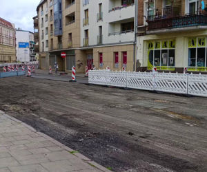 Przedwojenne torowisko tramwajowe na ul. Emilii Plater