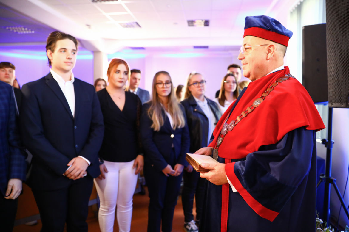 Powstała nowa szkoła wyższa w Łodzi. Zobacz, jak wyglądała inauguracja roku akademickiego