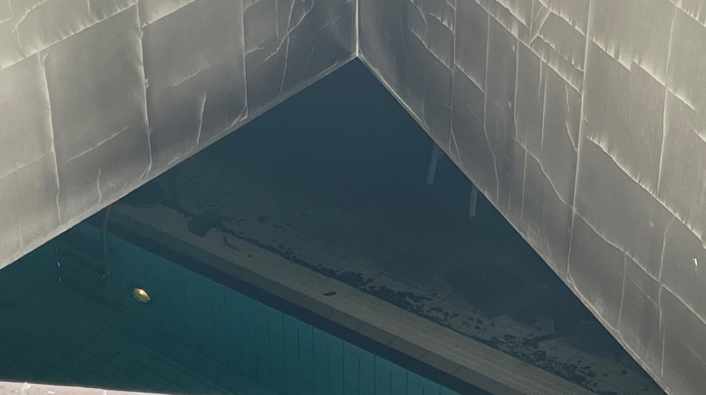 Zniszczenia po pożarze w Aqua Spa Kabaty