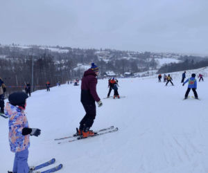 Siarczysty mróz im nie straszny! Narciarze szturmują stoki pod Krakowem