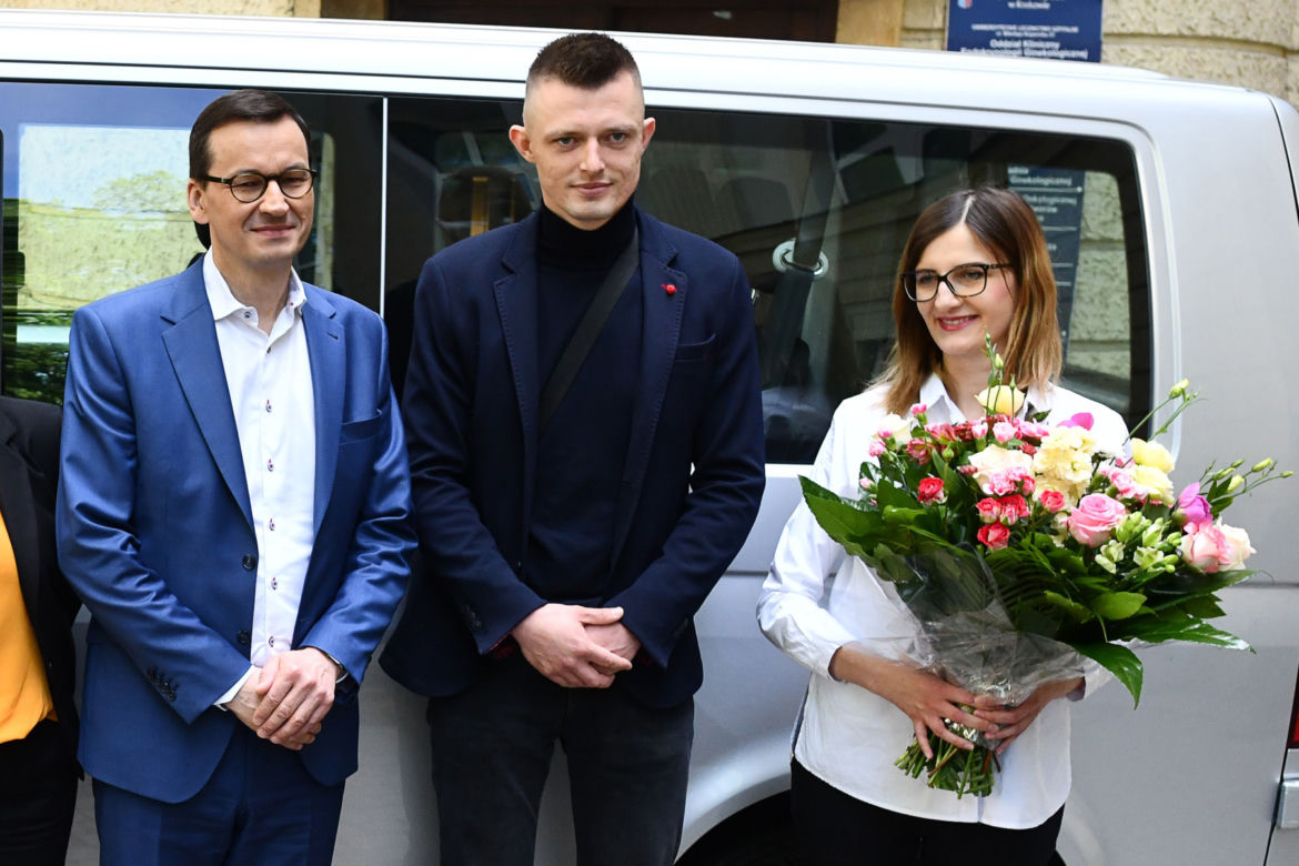 Premier Morawiecki u sześcioraczków z Krakowa