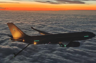 Polski F-16 i francuski Airbus A330 MRTT. Jak wyglądało tankowanie w powietrzu po defiladzie?