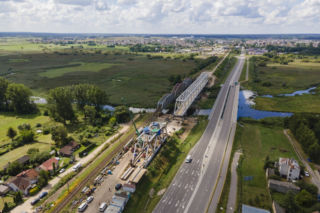 Mosty na rzece Narew w Uhowie. Kolejny etap inwestycji. Pociągi będą tędy jeździć 200 km/h