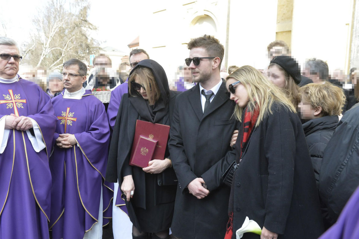 Pogrzeb Pawła Królikowskiego - po mszy 