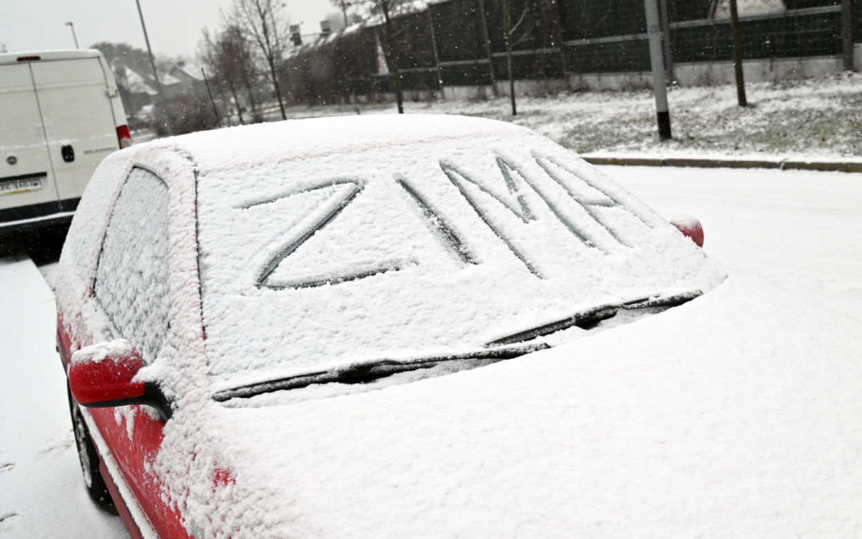 Atak zimy w Polsce. Śnieg przykrył polskie miasta [ZDJĘCIA]