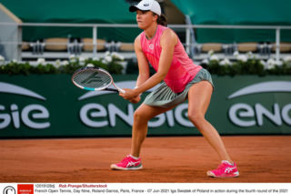 Iga Świątek ODPADŁA z Roland Garros 2021. Polka przegrała w dwóch setach z Marią Sakkari z Grecji