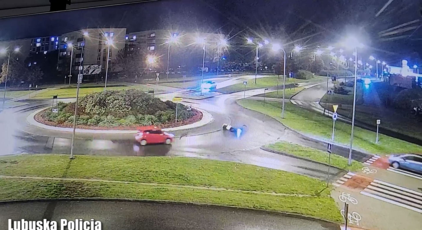 Makabryczny wypadek w Zielonej Górze! Auto nie wyhamowało przed leżącym na drodze rowerzystą [ZDJĘCIA]