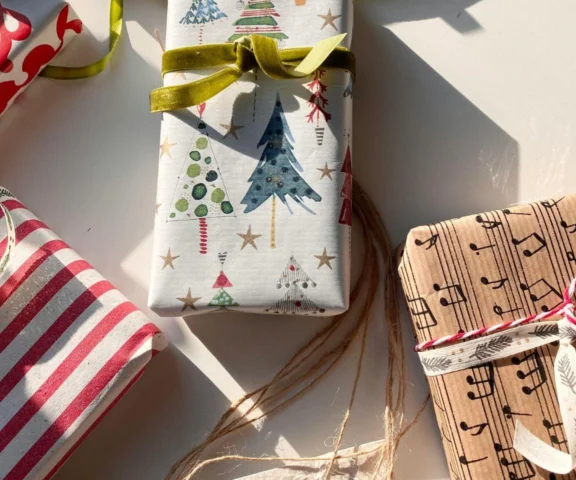 Klasowe prezenty: absurdalne kwoty i gorące dyskusje wśród rodziców