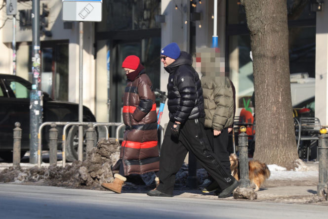 Tomasz Karolak  i Viola Kołakowska na spacerze