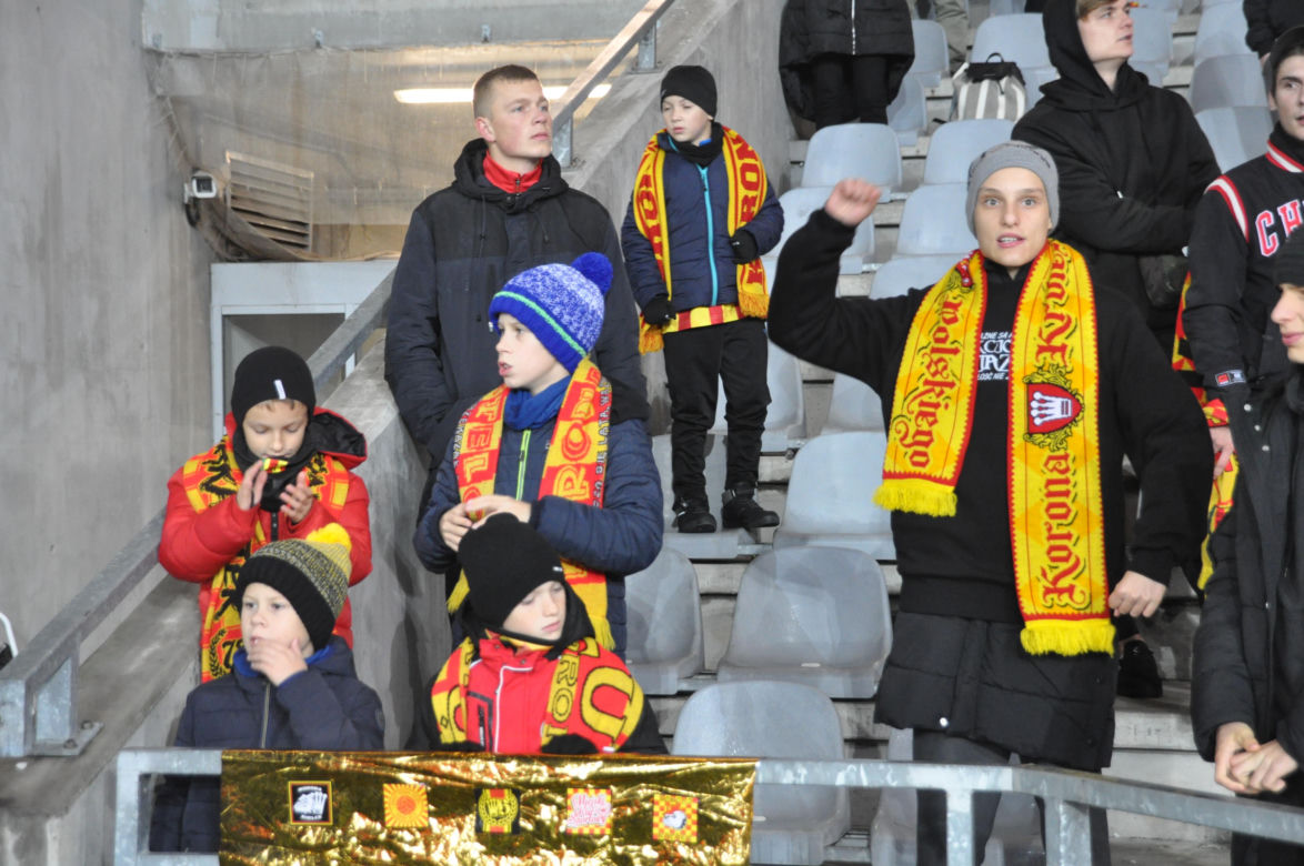 Żółto-czerwono na Suzuki Arenie! Zdjęcia kibiców na meczu Korona Kielce - Jagiellonia Białystok
