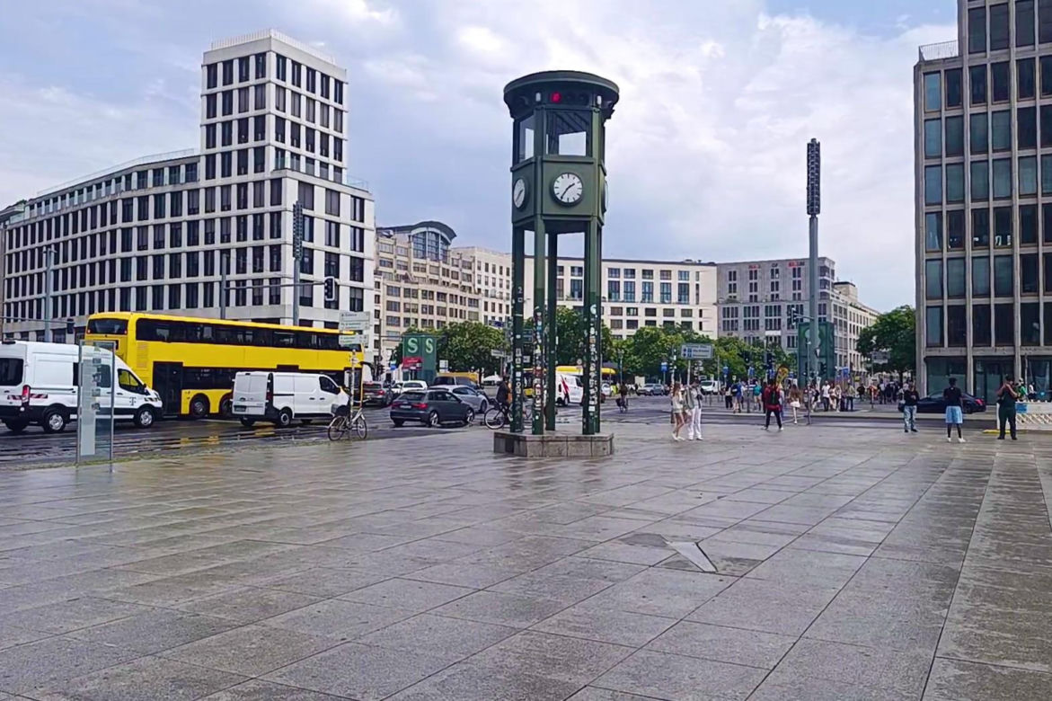 Zegar z sygnalizatorem na Potsdamer Platz