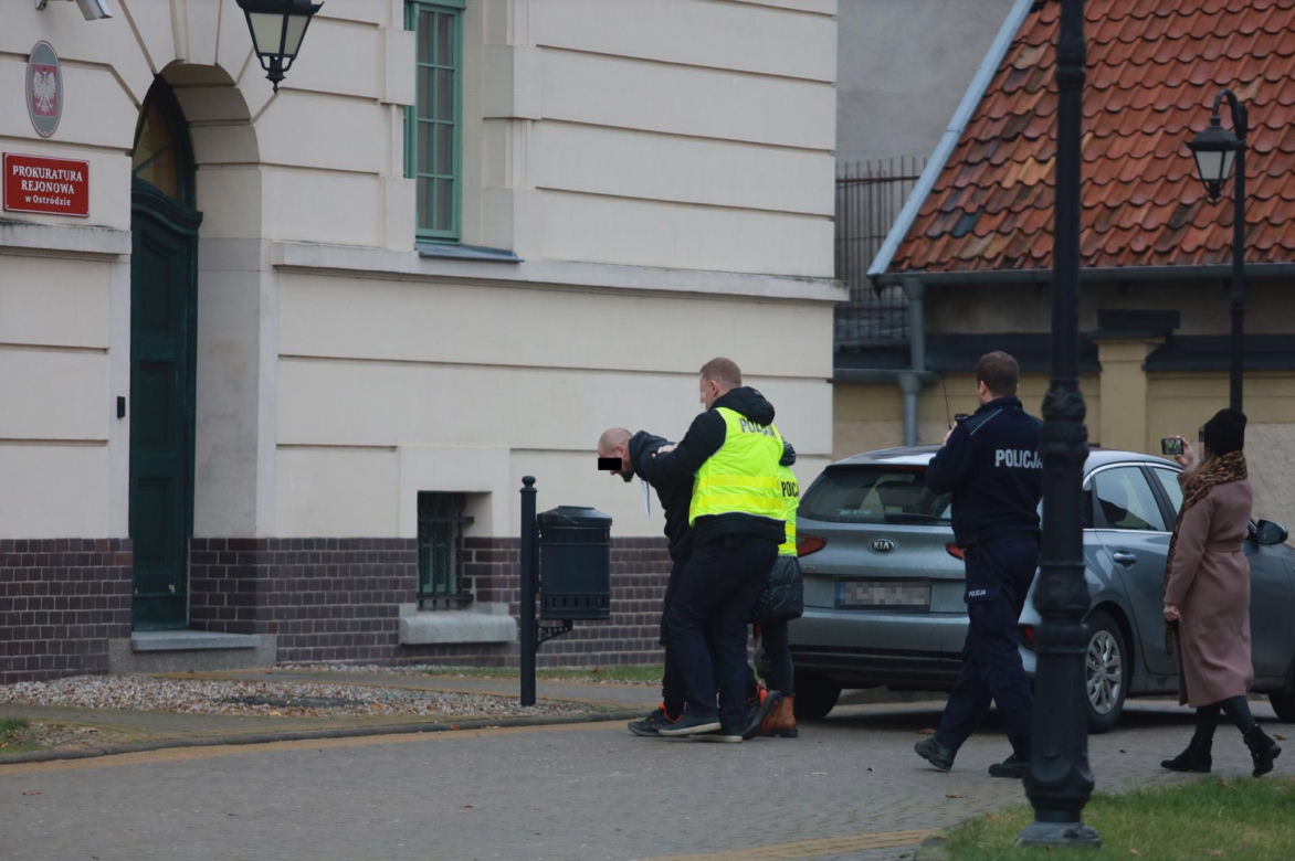 Wjechał w pieszego i zostawił w rowie na pewną śmierć. Zarzuty dla 41-latka