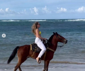 Wiktoria Gąsiewska galopuje po plaży w bikini. Miała być bajkowa scena, jest afera!