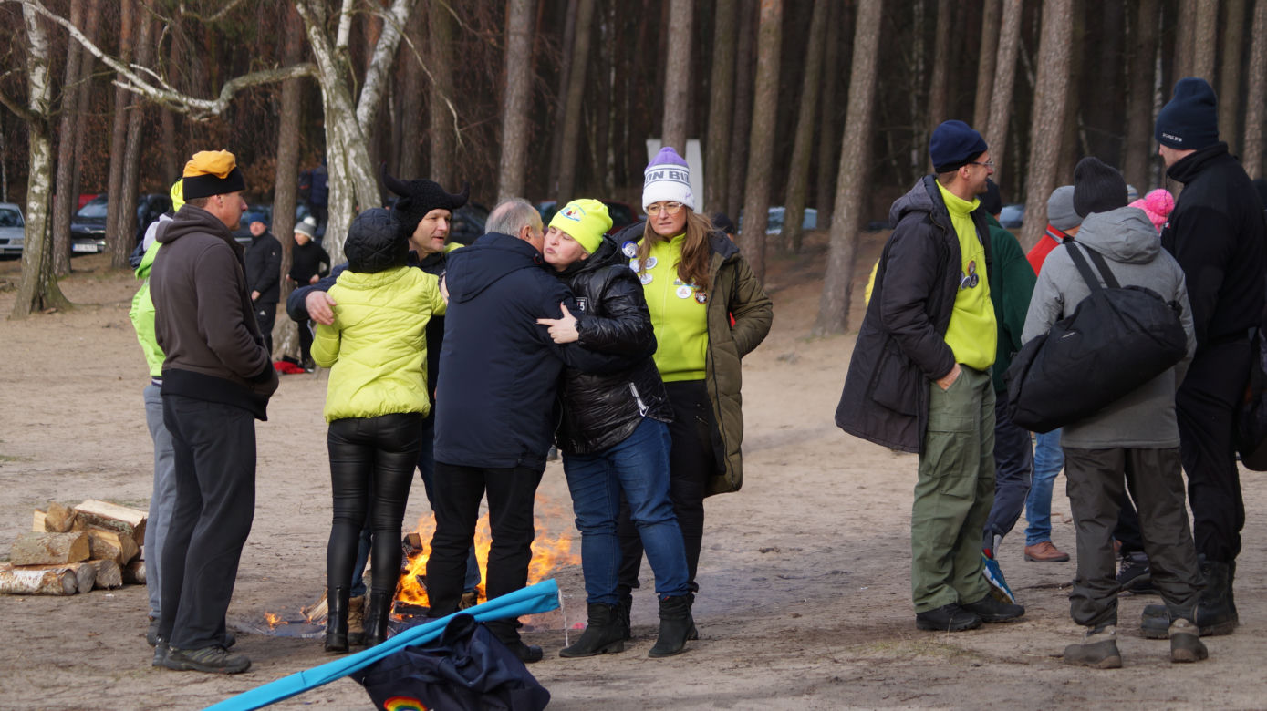 Zimna kąpiel morsów w podbydgoskich Pieckach [ZDJĘCIA]