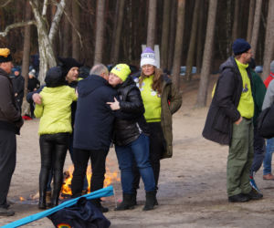 Zimna kąpiel morsów w podbydgoskich Pieckach [ZDJĘCIA]