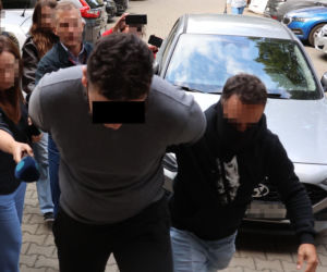 To on wjechał w rodzinę z niemowlęciem. Hubert B. doprowadzony do prokuratury w Krakowie