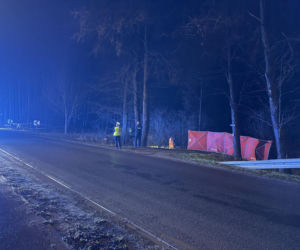 Makabryczne dachowanie auta na Mazowszu. 41-latek zginął uwięziony w blaszanej pułapce