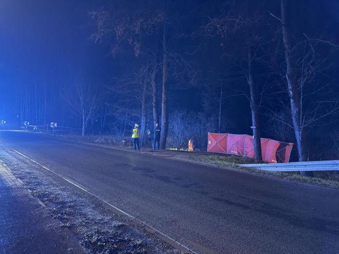 Makabryczne dachowanie auta na Mazowszu. 41-latek zginął uwięziony w blaszanej pułapce