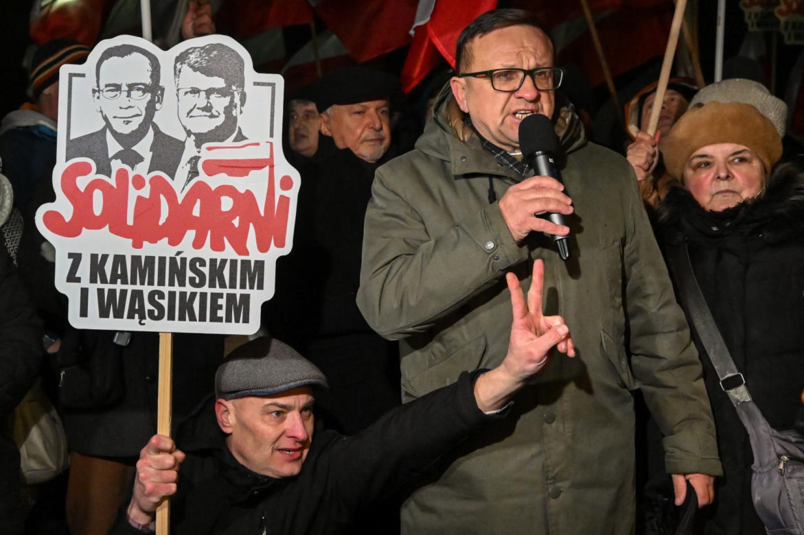 Manifestacje przed zakładami karnymi, w których przebywali Mariusz Kamiński i Maciej Wąsik